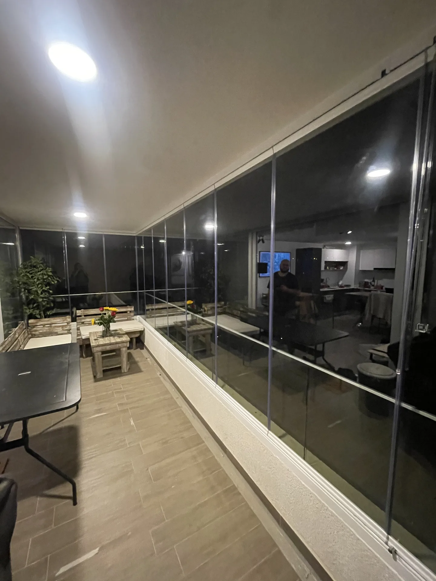Instalación de cortinas de vidrio plegables — Viento Norte Fachadas