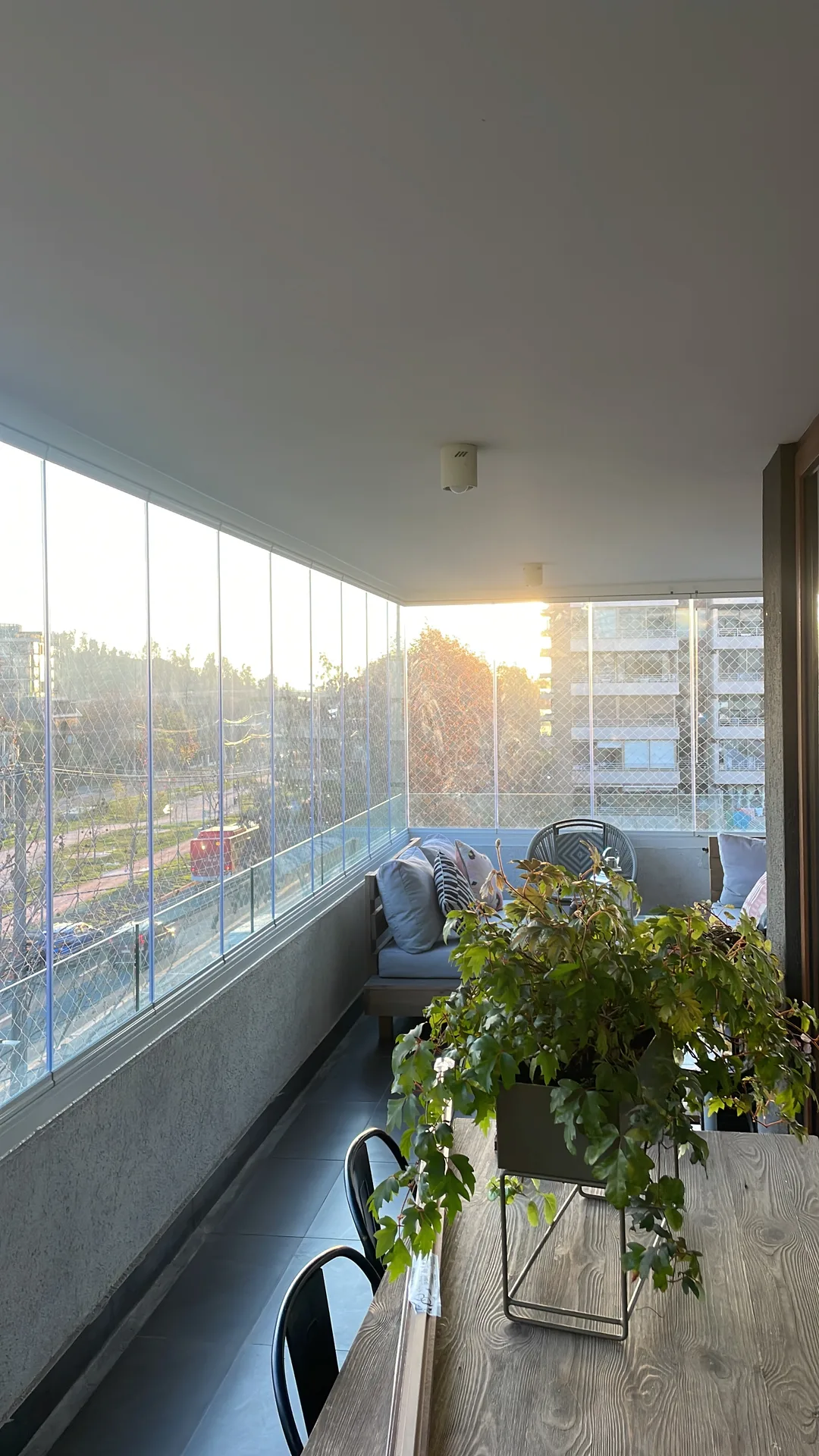 Instalación de cortinas de vidrio plegables — Viento Norte Fachadas