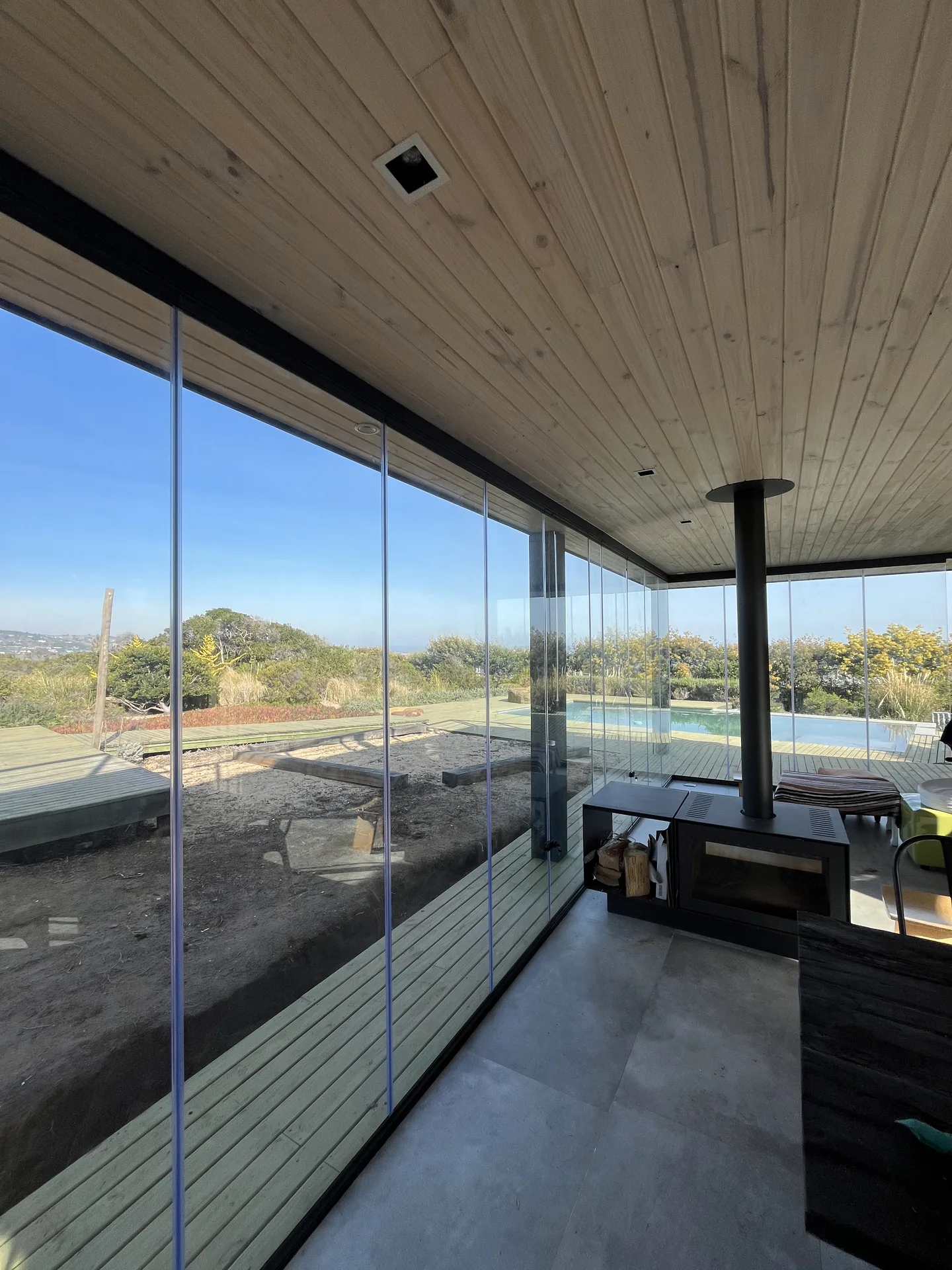 Instalación de cortinas de vidrio plegables — Viento Norte Fachadas