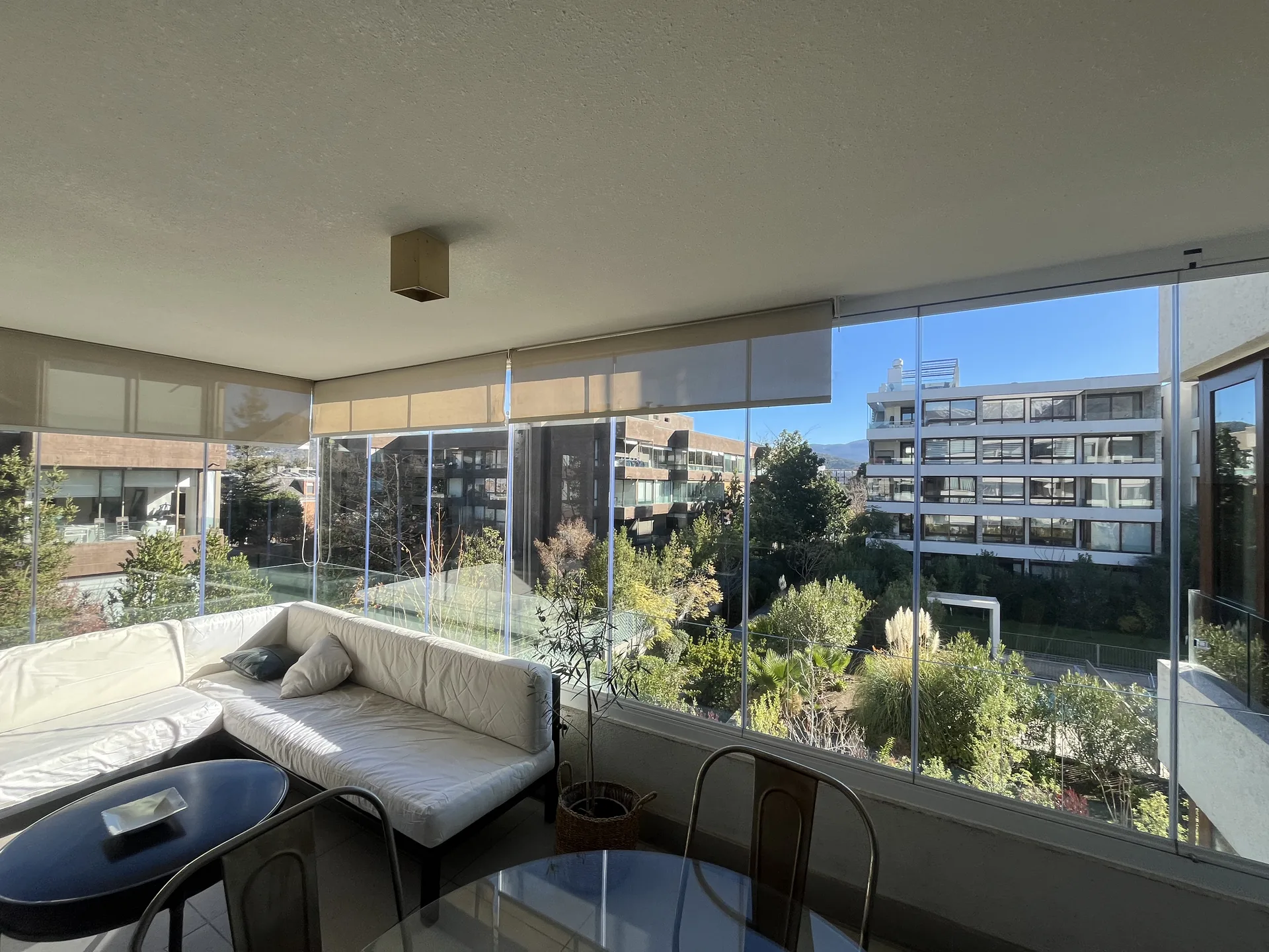 Instalación de cortinas de vidrio plegables — Viento Norte Fachadas