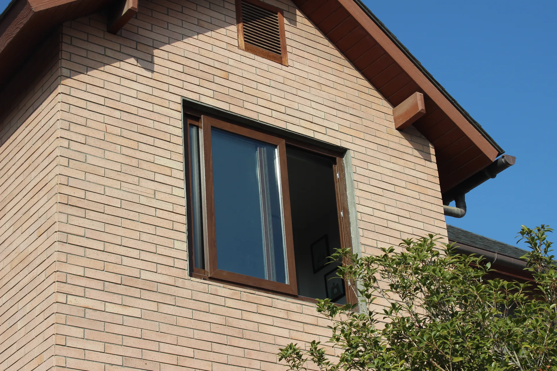 Instalación de ventanas de PVC con termopanel — Viento Norte Fachadas