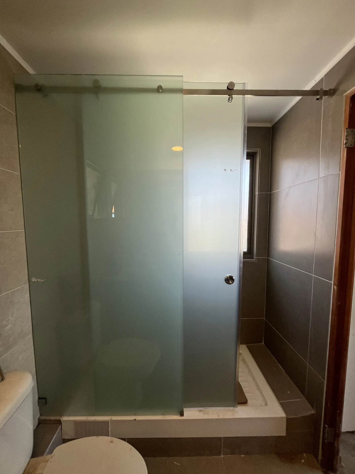 Instalación de vidrio templado — Viento Norte Fachadas